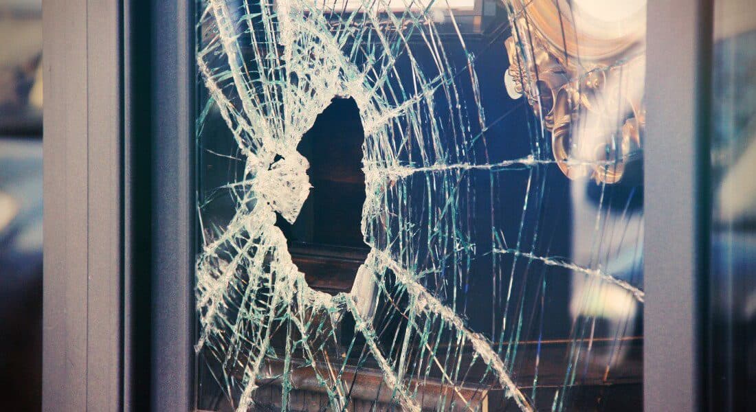 storefront-glass-and-door-repairs-why-acting-fast-matters_23618c54950bc50b0f62df6ebc8a8914_2000